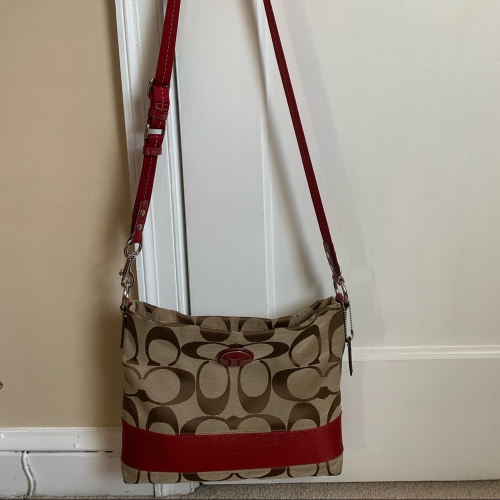 Authentic Coach handbag in great used condition!